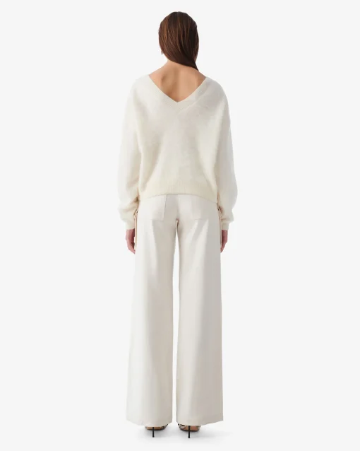 V-NECK PULLOVER